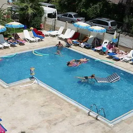 Isla מלון דירות 3*